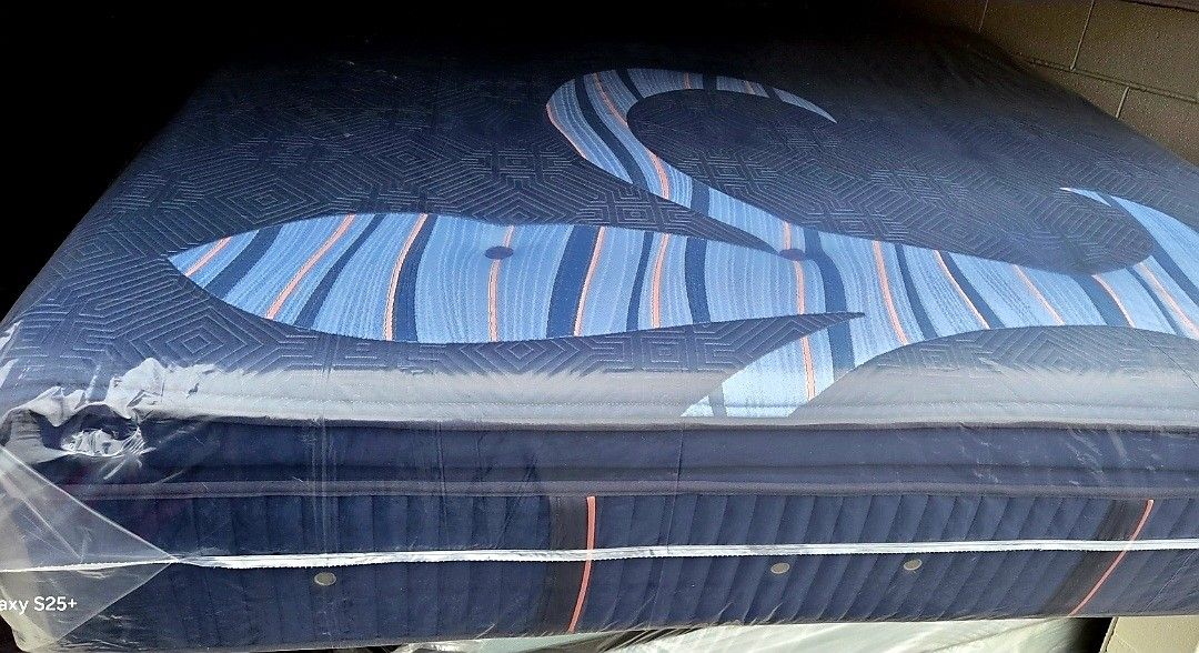 King Size Stearns And Foster Reserve Pillow Top FIRM