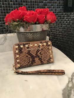 Micheal Kors Wallet Wristlet