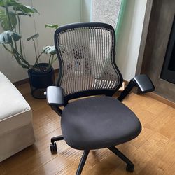 Office Chair: Knoll Generation Adjustable Ergonomic