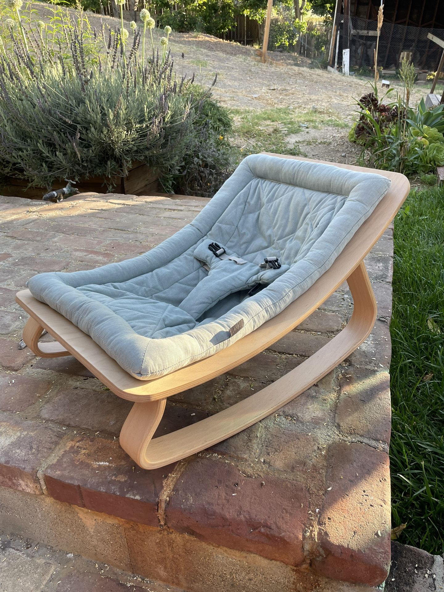 Charlie Crane Levo Baby Rocker in Beech and Hard To Get Blue Seat