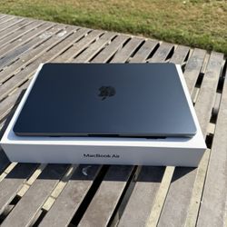 •Macbook Air M3  •“13” Inch  •8gb Ram  •256gb SSD