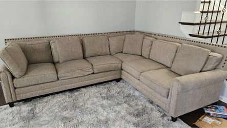 Bassett Furniture L-Shaped Sectional Sofa – Nailhead Trim