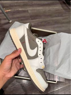 Air Jordan 1 Low Size 7.5 , 9.5 , 10, 10.5 ,11