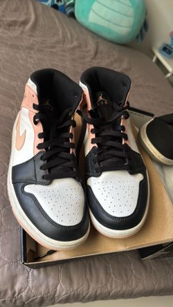 Men’s tennis shoes