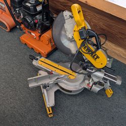 DeWalt DW718 12" Sliding Dual-Bevel Compound Miter Saw