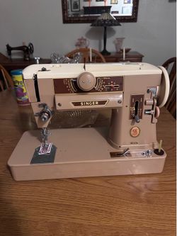 Singer 401a Sewing Machine in case