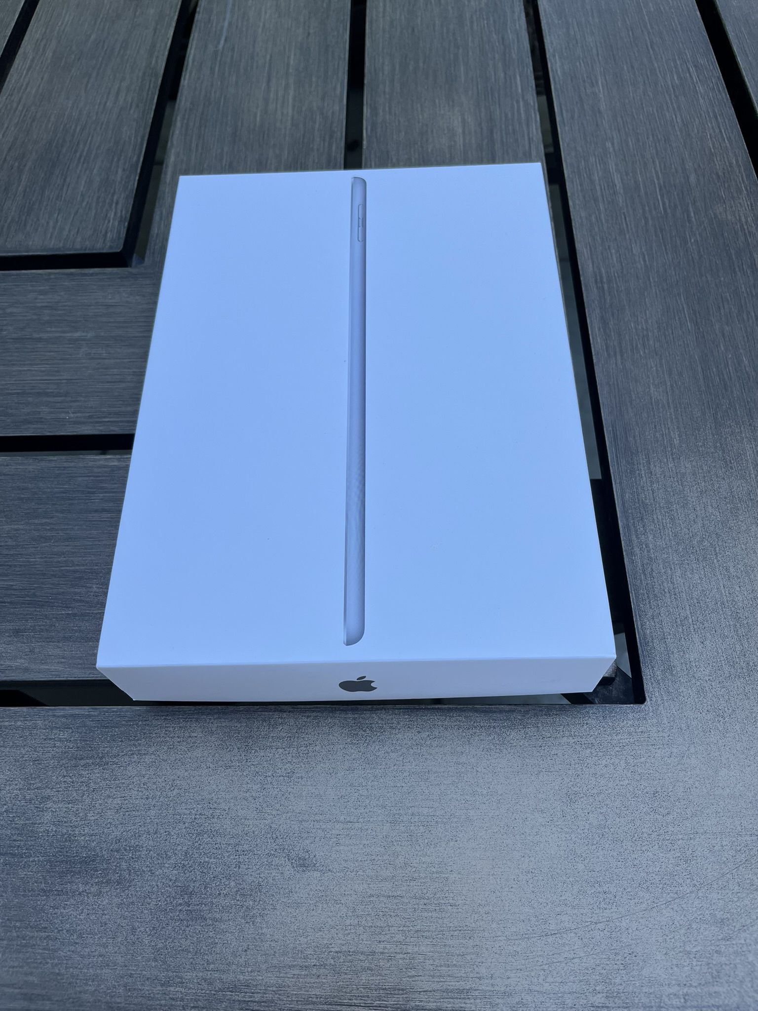 $80 iPad 5th Gen 9.7 inches A1822 (Space Gray) 32 GB Original Packaging