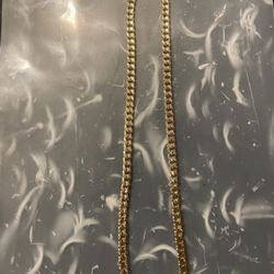 Thin gold chain