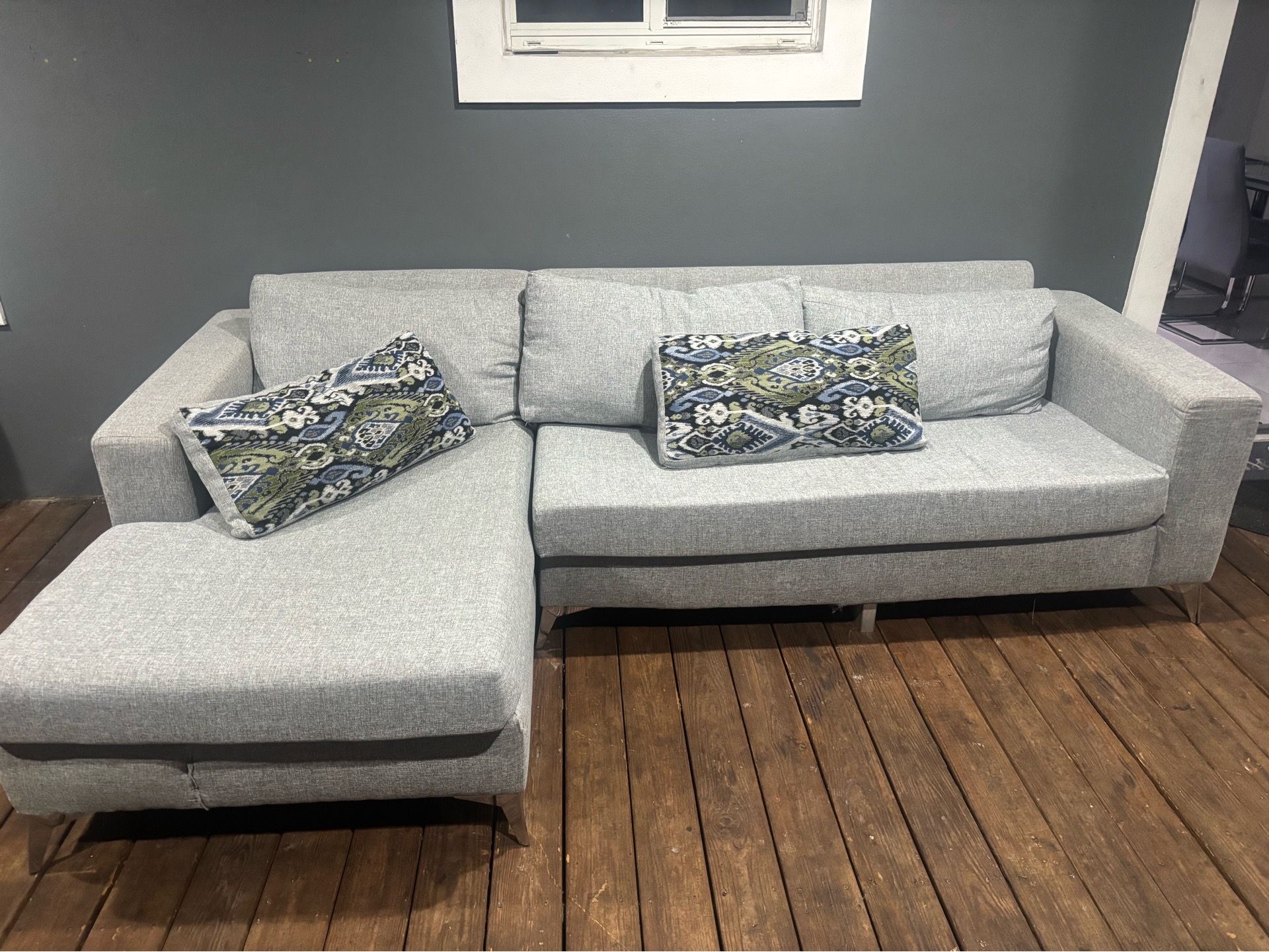Sofa coach grey color