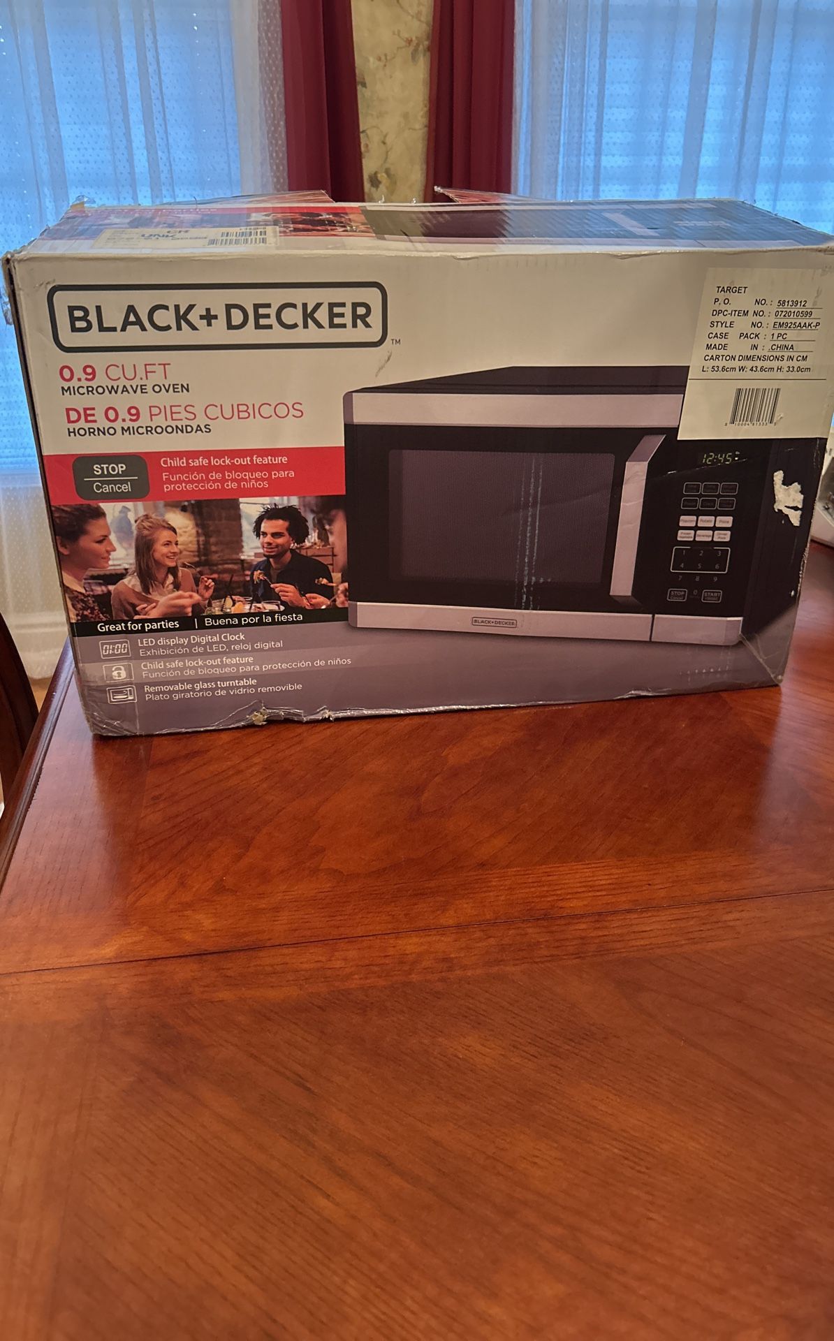 Black + Decker .9 Cu. Ft., 900W Microwave $50