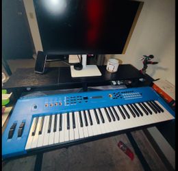 Yamaha MX61 Music Synthesizer