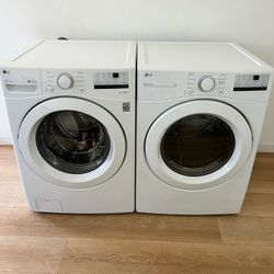 FREE DELIVERY🚚  SMART LG Washer & ELECTRIC Dryer (Stackable)