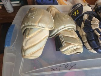 Elbow pads