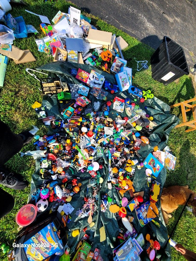 Starwars And Other Varietie Of Toys