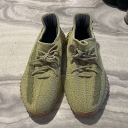 Yeezy 350 Sulfur/NO BOX SHOE BAG INSTEAD/SIZE 10/.