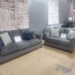 Beautiful Gray Sofa Loveseat With Accent Pillows (New)