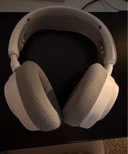 Steel Series Arctic Nova 7 Gaming Headphones