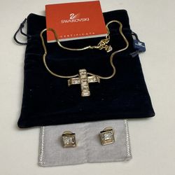 Swarvoski Signed Gold Tone Lg Emerald Cut Crystals in Cross w/Cable Chain & Earrings Set