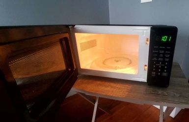 Black used Like New Microwave