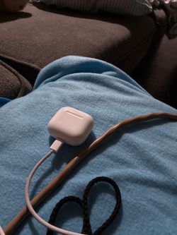 Ear pods 4