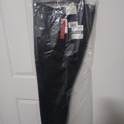 Perry Ellis set of 2 dress pants, moisture working stretch.
Thirty three twenty nine size