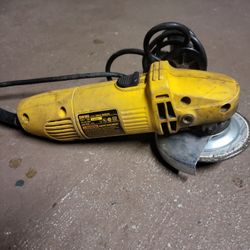 DEWALT ANGLE GRINDER DW400