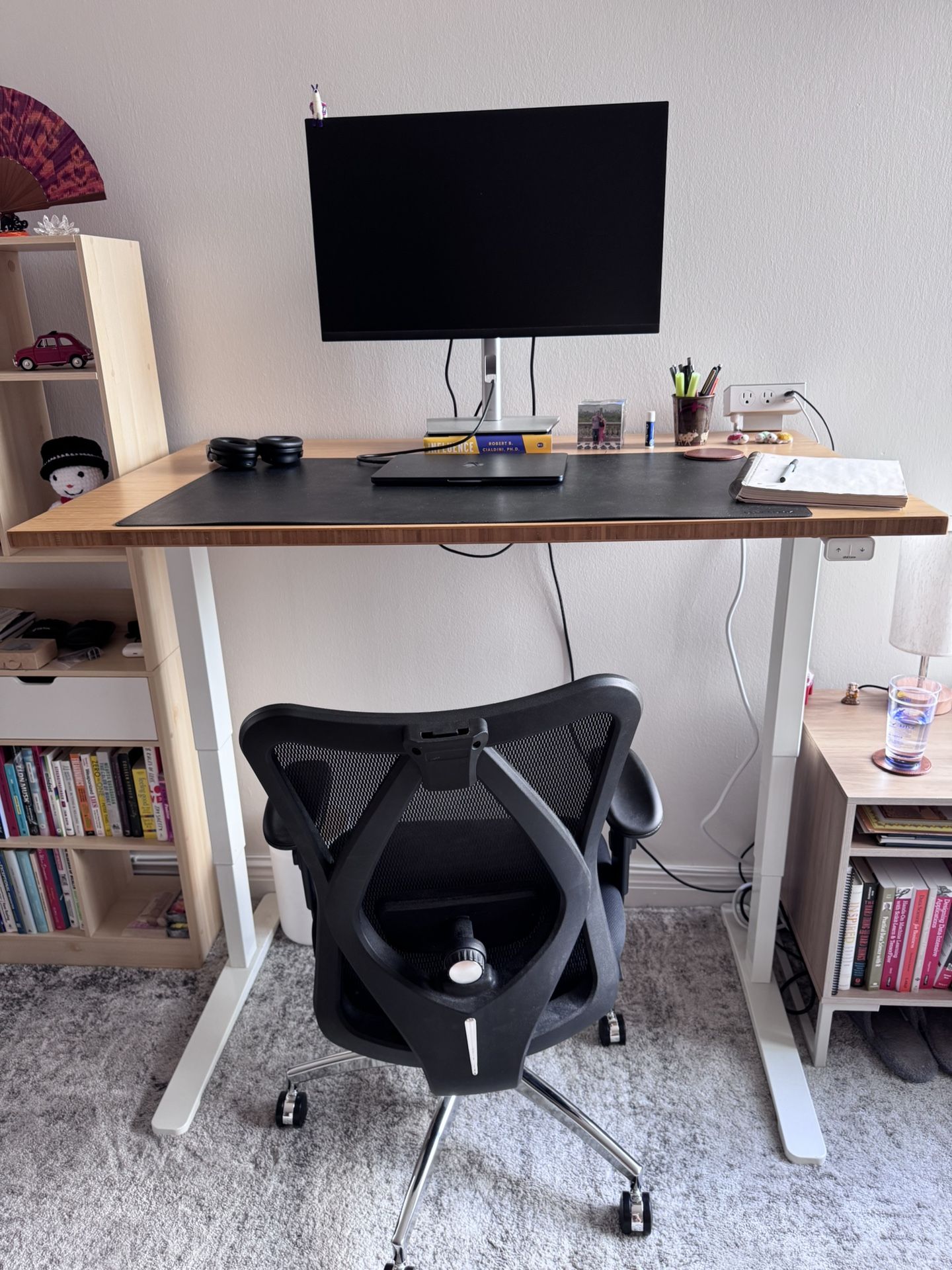 UPLIFT Standing Desk