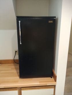 Sanyo mini fridge