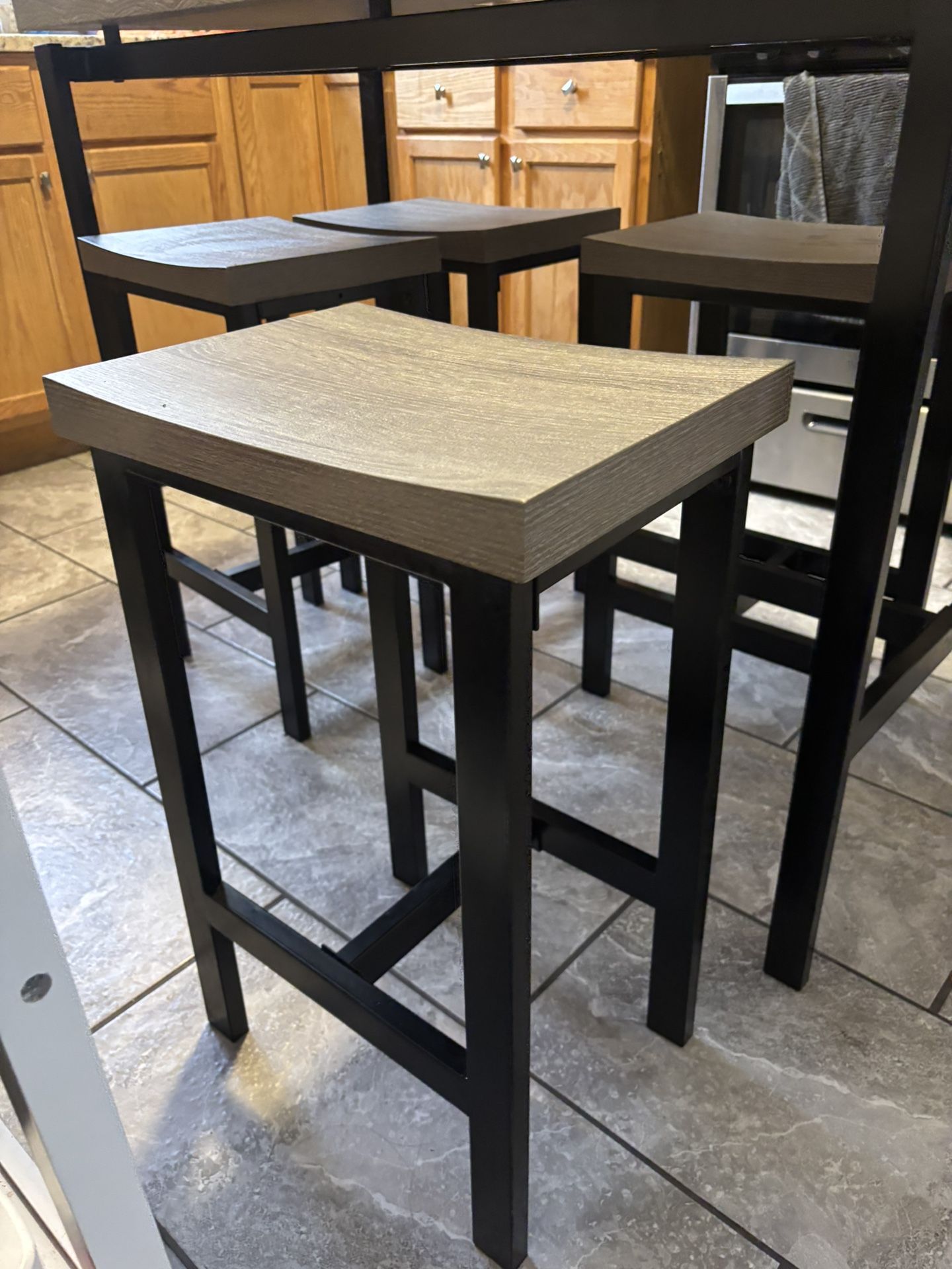 High Counter Top Kitchen Table With 4 Stools