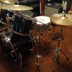 Drum Set PDP 5-Piece With Hardware & Cymbals 