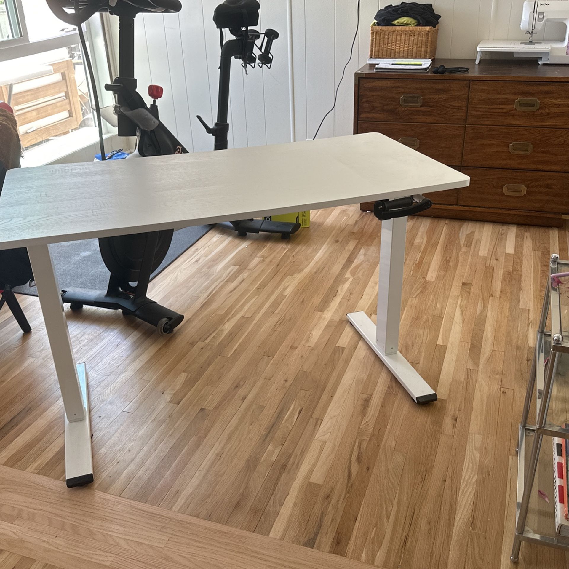 White Standing Desk Table Adjustable Height