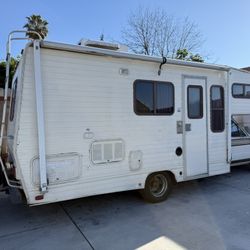 Toyota 87 Motorhome Rv