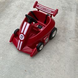 Radio Flyer Grow with Me Racer, Kids Battery Powered and Remote Control Ride On Toy, Red Toddler Ride On Toy for Ages 1.5-4 Years, Large