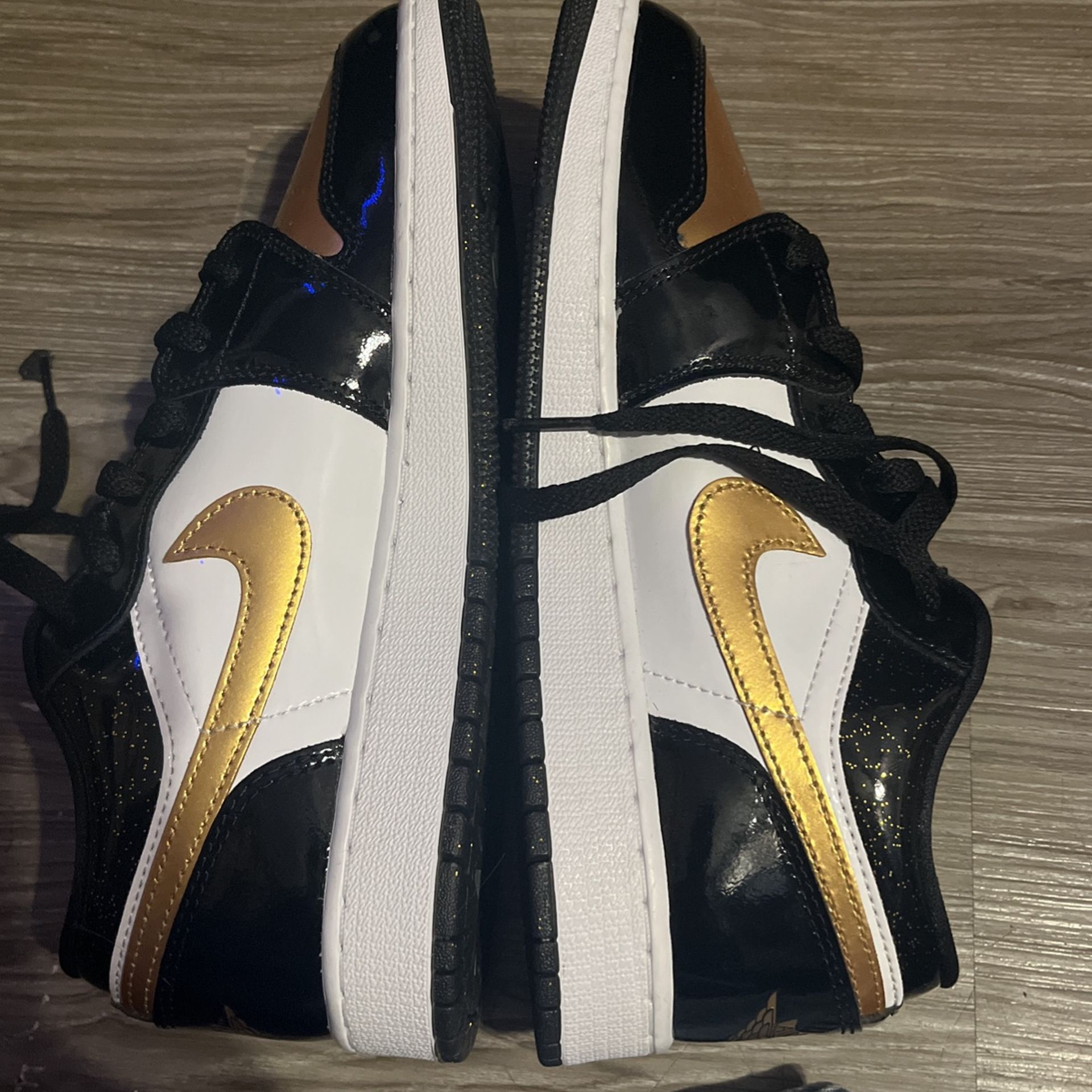 Air Jordan Low SE GS 'Gold Toe' - Main Image