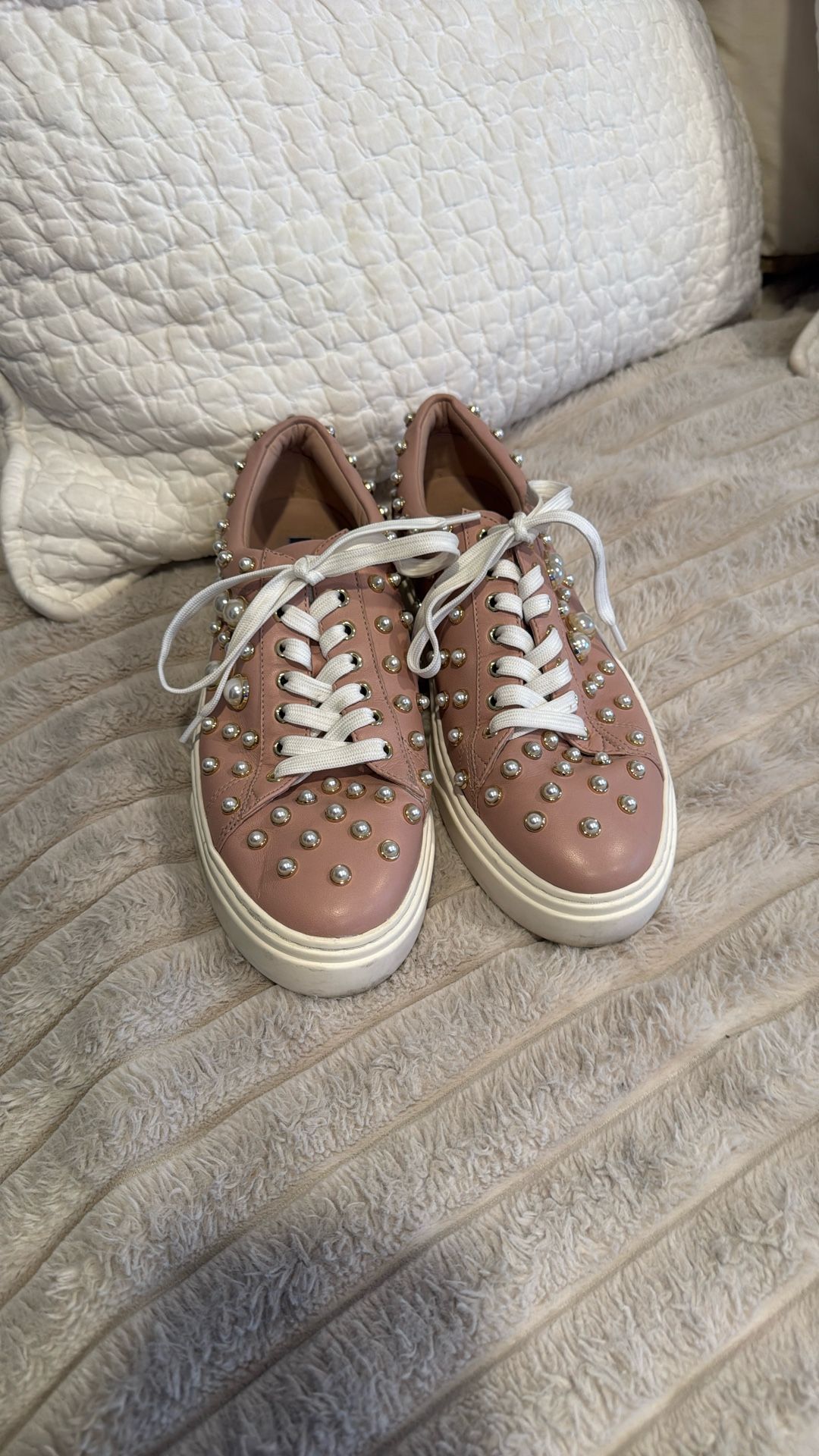 Women’s Stuart Weitzman Mauve Leather Pearline Sneakers Size 9