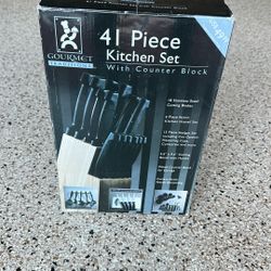 gourmet 41 piece Kitchen set
