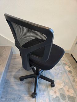 Office Chair - like new/ super lightweight and easy to move