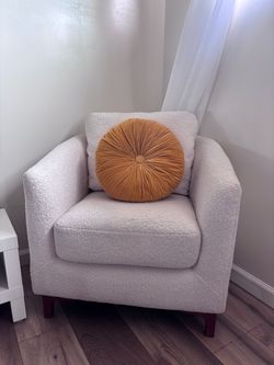 Sherpa chair with foot rest