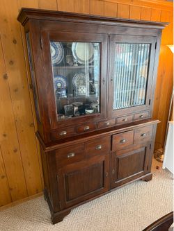 Solid Wood Buffet & Display Hutch / China Cabinet