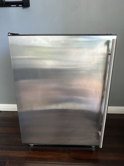 Mini Fridge W/ Freezer