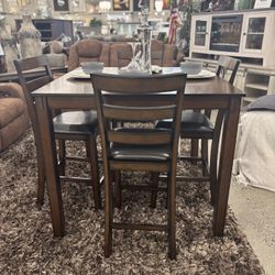 Beautiful 5pc Dining Table Set 