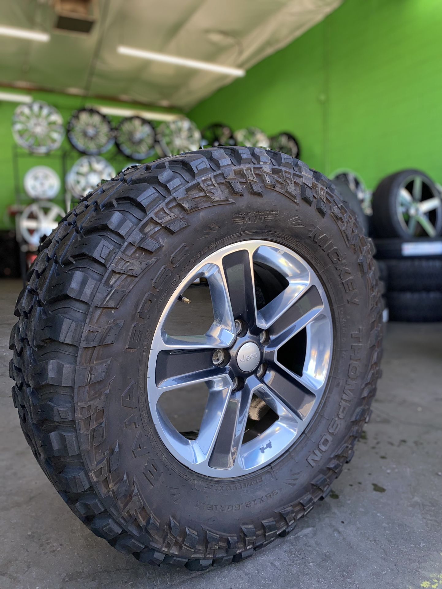 18 Inch Jeep Wheels 5/127 With Use Tires LT 35x12.50 R 18 