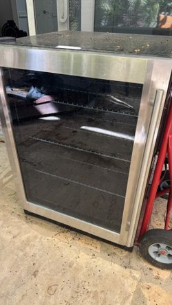 Magic Chef Beverage Fridge