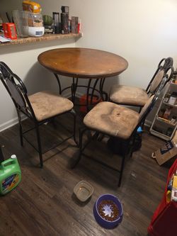 Table & Chairs