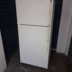 Fridge In Working Condition Delivery Available Two Months Warranty 