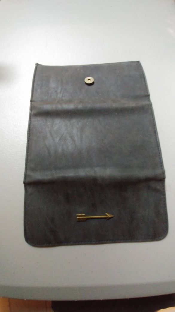 Leather arrow wallet