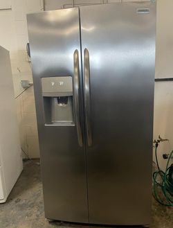 Frigidaire Side By Side Stainless Steel Refrigerator Fridge
