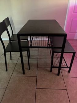 4- piece dinning table