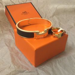 H Black Cuff bracelet With Case.