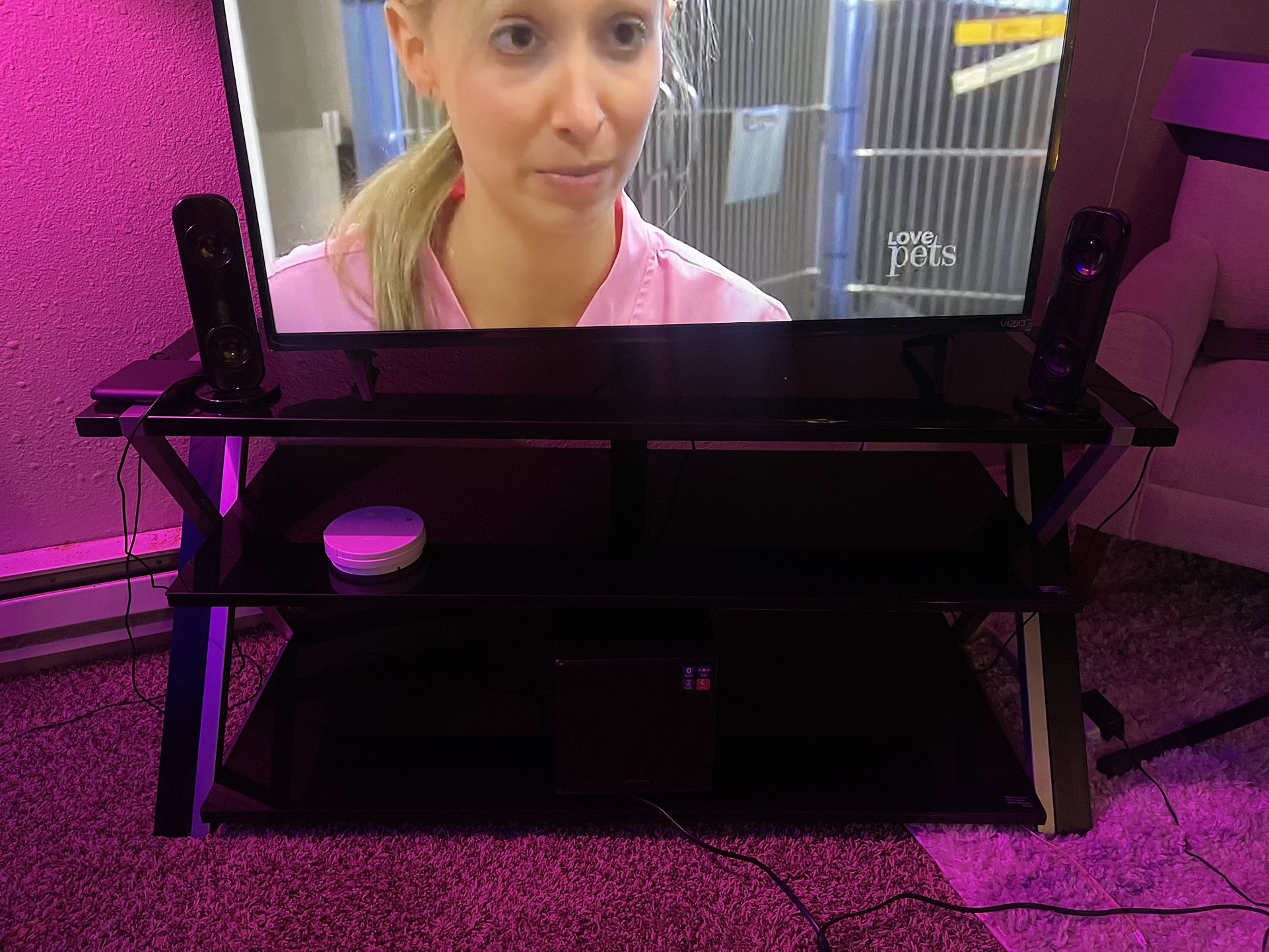 40 Inches Smart TV , Black Glass Tv Stand & Remote 